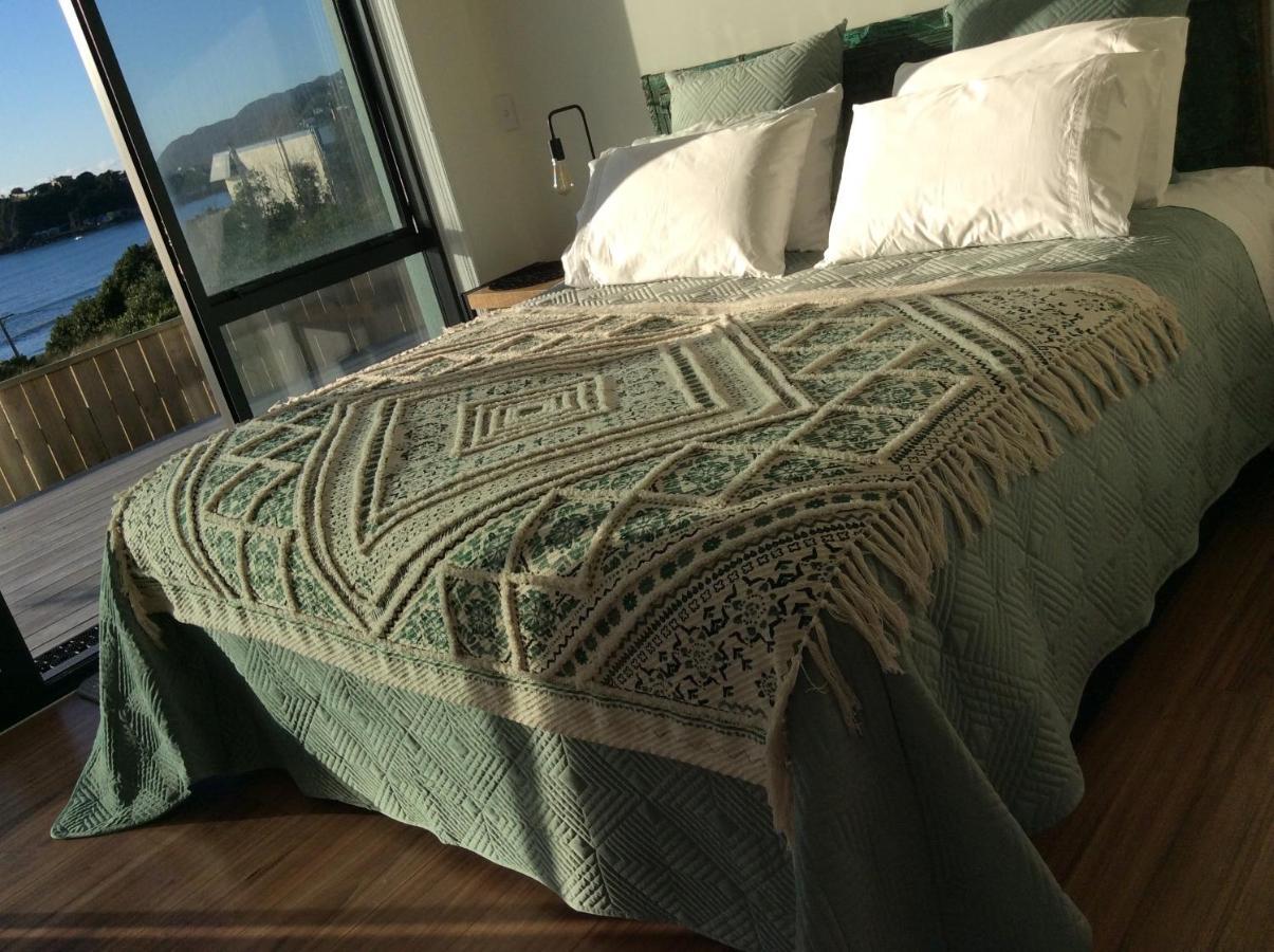 Atahu Bed & Breakfast Porirua Eksteriør bilde